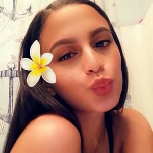 Meet your Posher, Crismerlin